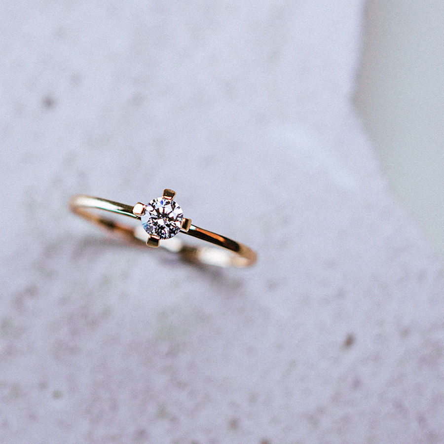 ReMind medium Solitaire 18K Gold Ring w. Lab-Grown Diamond