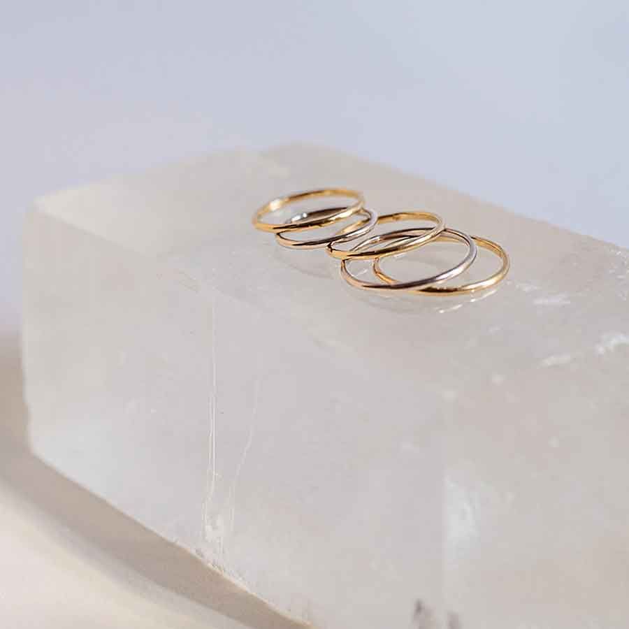 The Essential 18K Gold or Whitegold Ring
