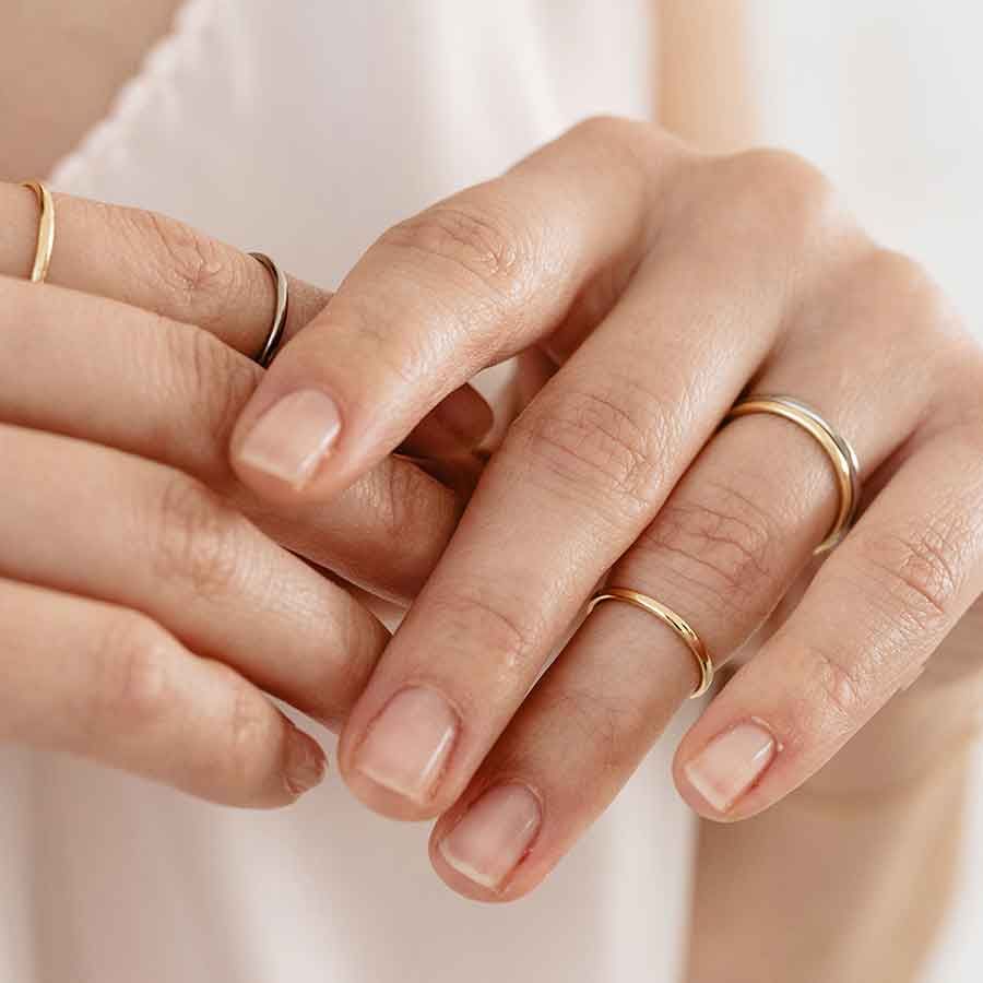 The Essential 18K Gold or Whitegold Ring