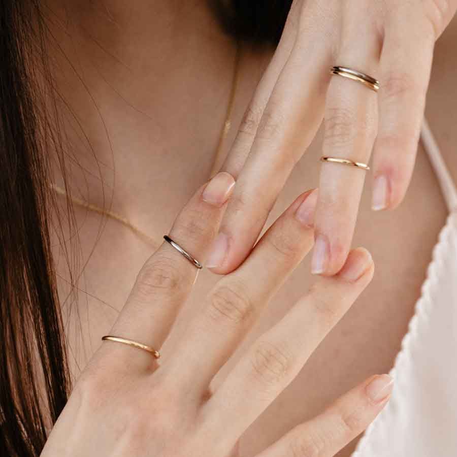 The Essential 18K Gold or Whitegold Ring