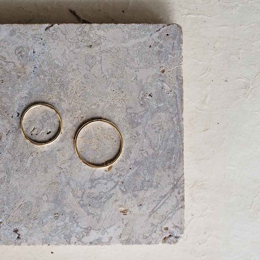 The Essential 18K Gold or Whitegold Ring