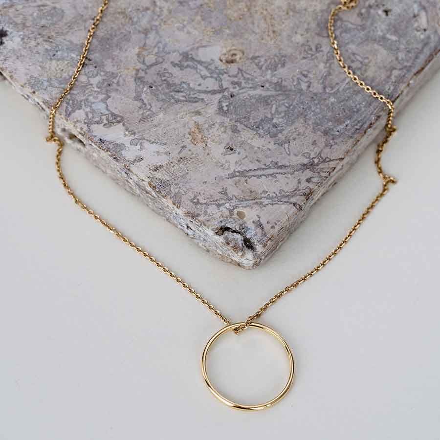The Essential 18K Gold or Whitegold Ring