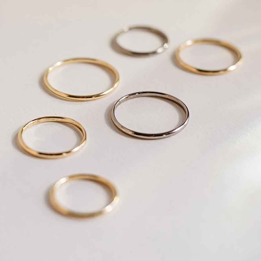 The Essential 18K Gold or Whitegold Ring