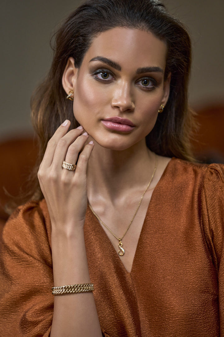 Sitana 18K Gold Pendant w. 11 Diamonds