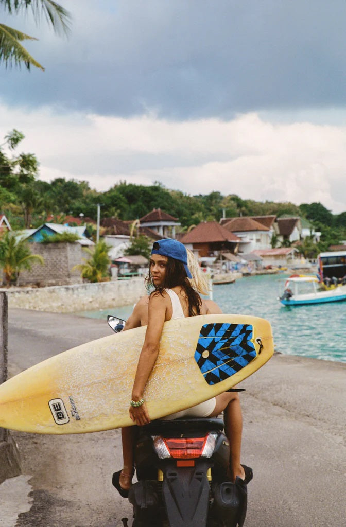 Surf Rider Gold Plated Bracelet w. Green Oasis Beads & Pearls