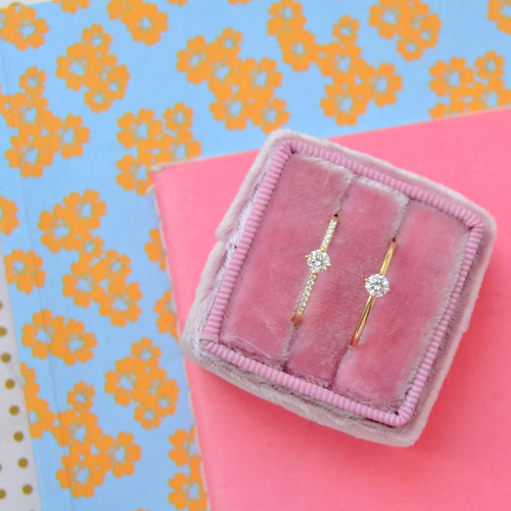 Taruva 18K Gold Ring w. Diamonds