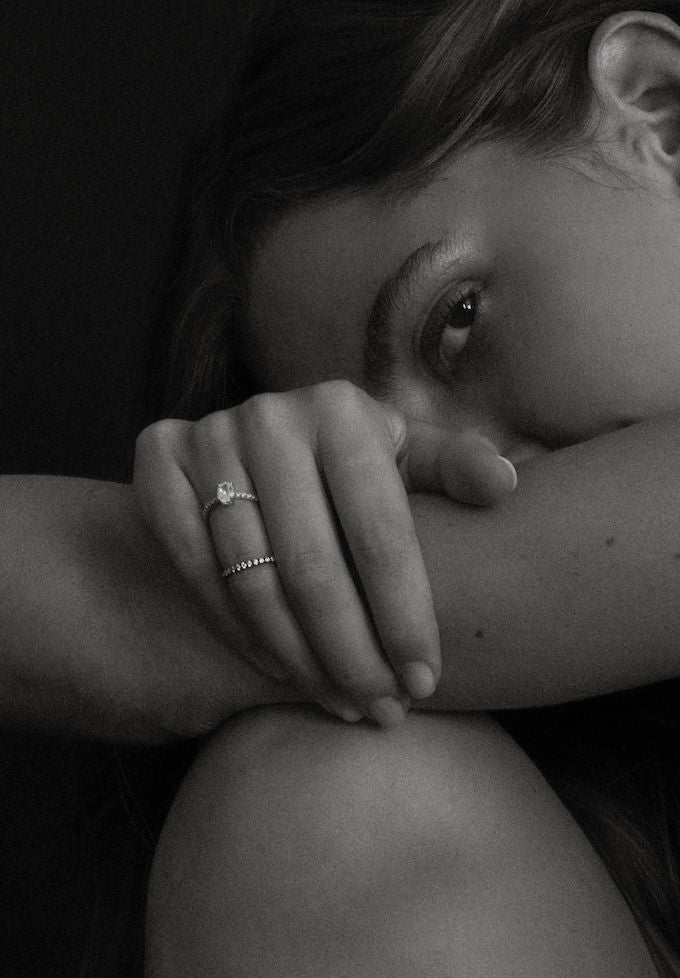 Oval Solitär Pavé Ring aus 18K Weißgold I Labor-Diamanten