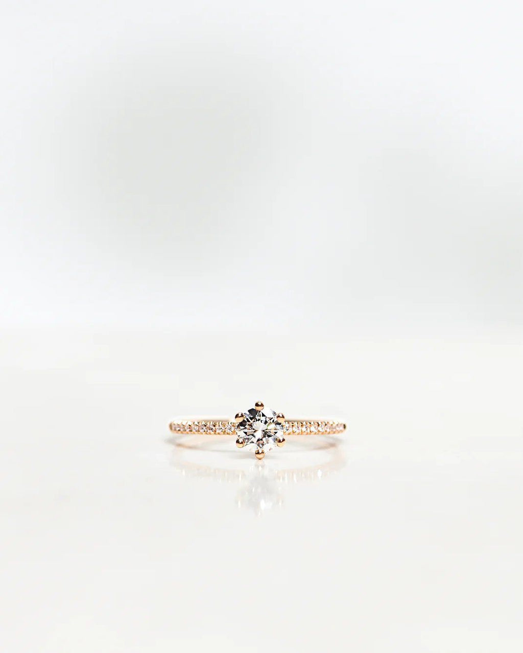 Solitaire Petite Sparkle 18K Gold, Whitegold or Rosegold Ring w. Diamonds