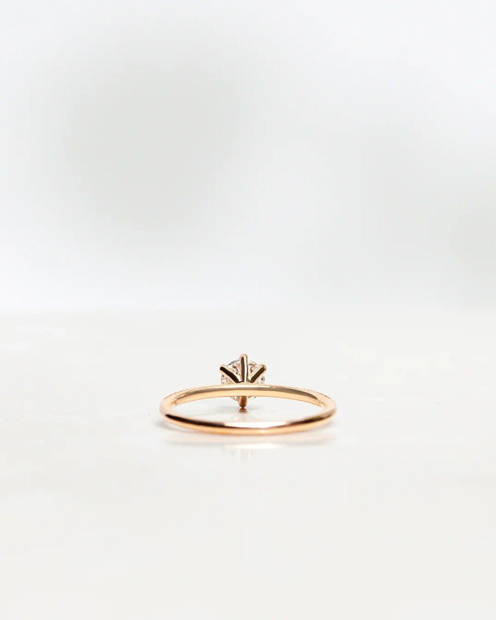 Solitaire Petite Sparkle 18K Gold, Whitegold or Rosegold Ring w. Diamonds