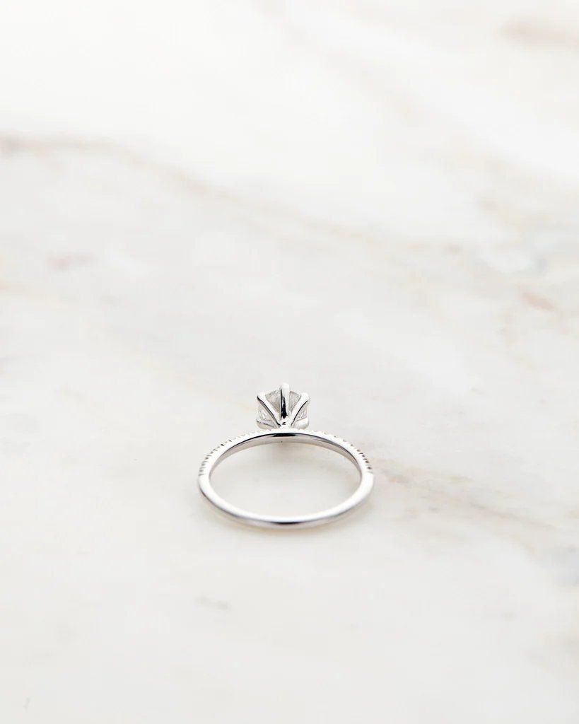 Solitaire Petite Sparkle 18K Gold, Whitegold or Rosegold Ring w. Diamonds