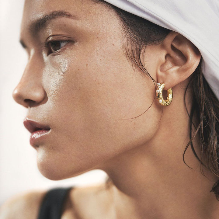 Gem In a Hoop Gold Plated Hoops w. Pearls