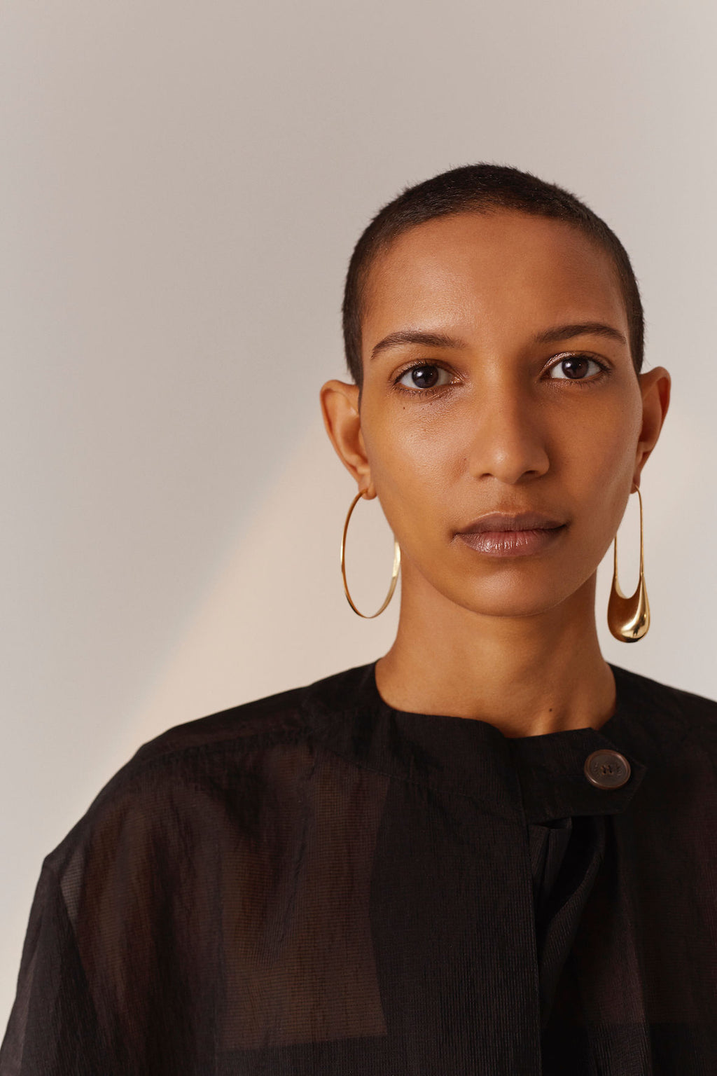 Glow großer Hoop aus 18K Gold