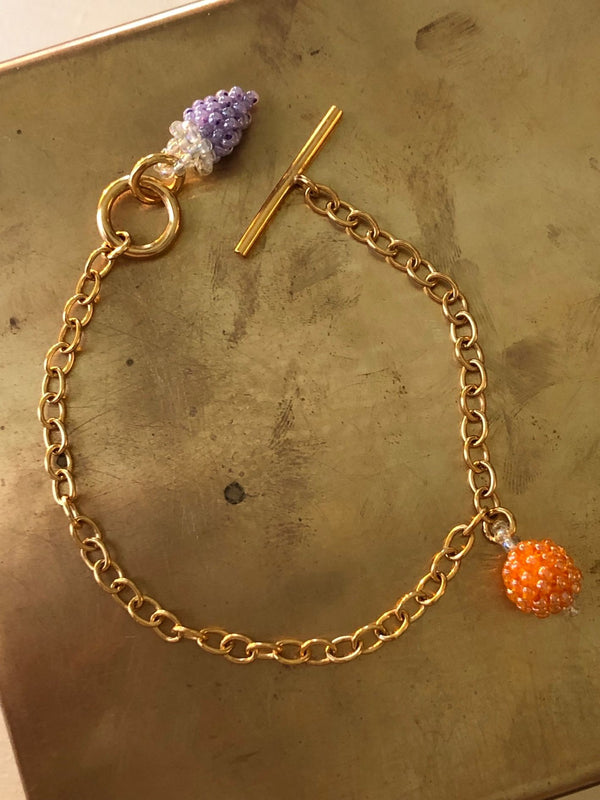 Goldplattiertes Armband I Orangene und lila Schmuckperlen