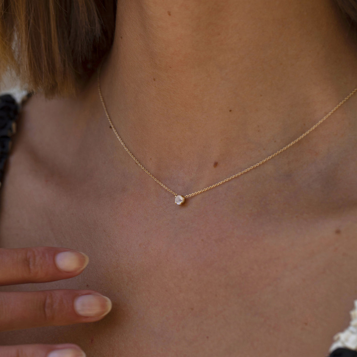 10K Gold Necklace w. Moonstone