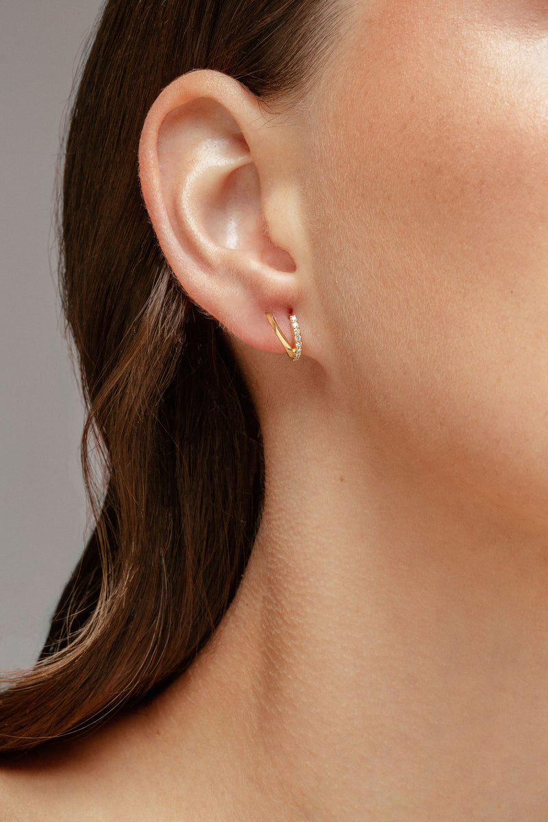 V 18K Gold Hoops w. Lab-Grown Diamonds