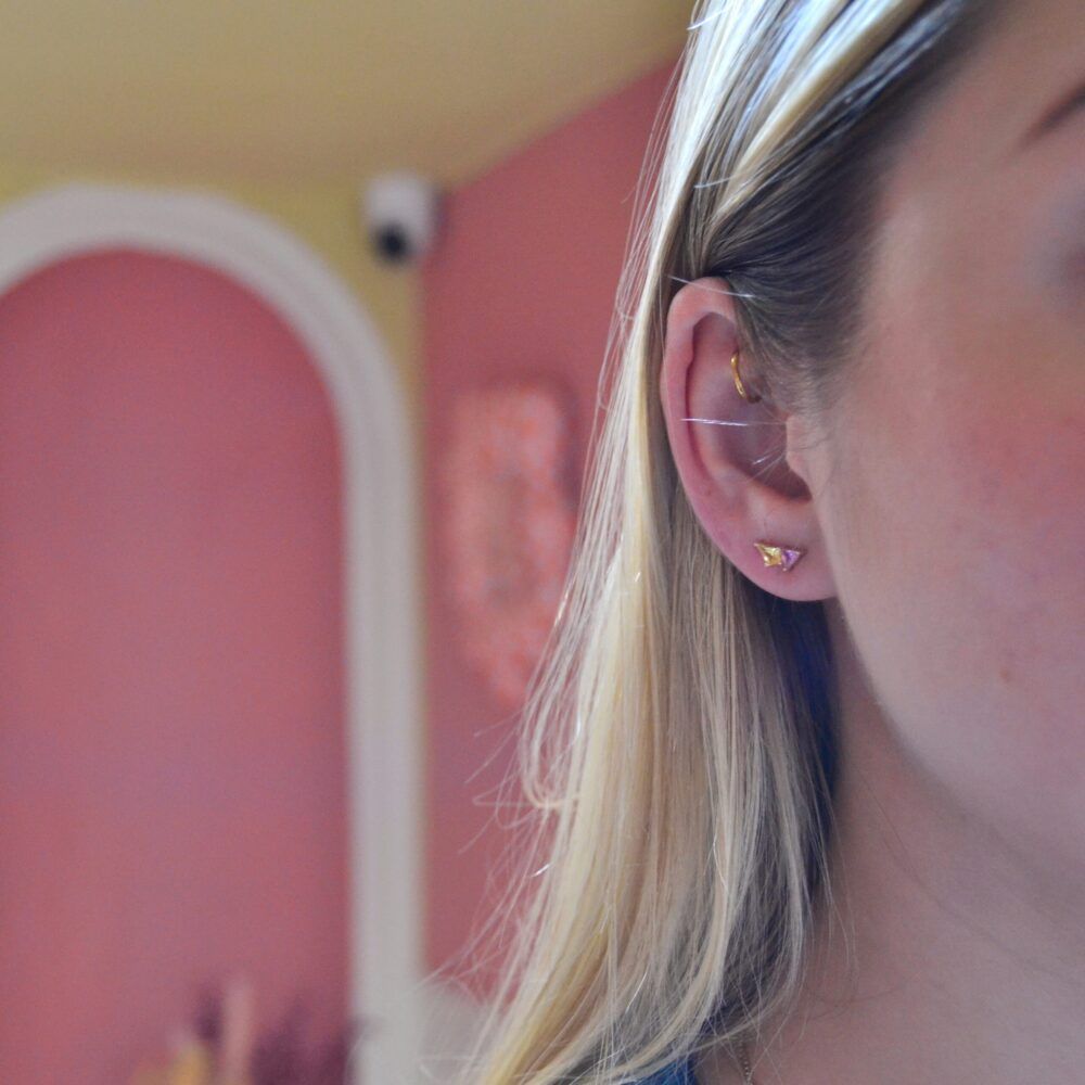 Varnaya NO. 3 18K Gold Stud w. Sapphires - Single