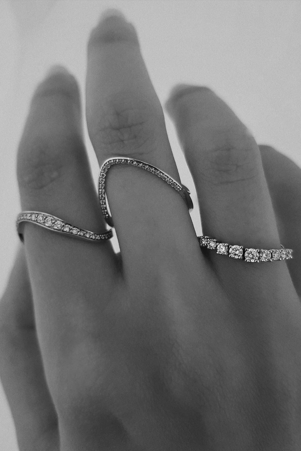 Wave 18K Gold Ring w. Diamonds