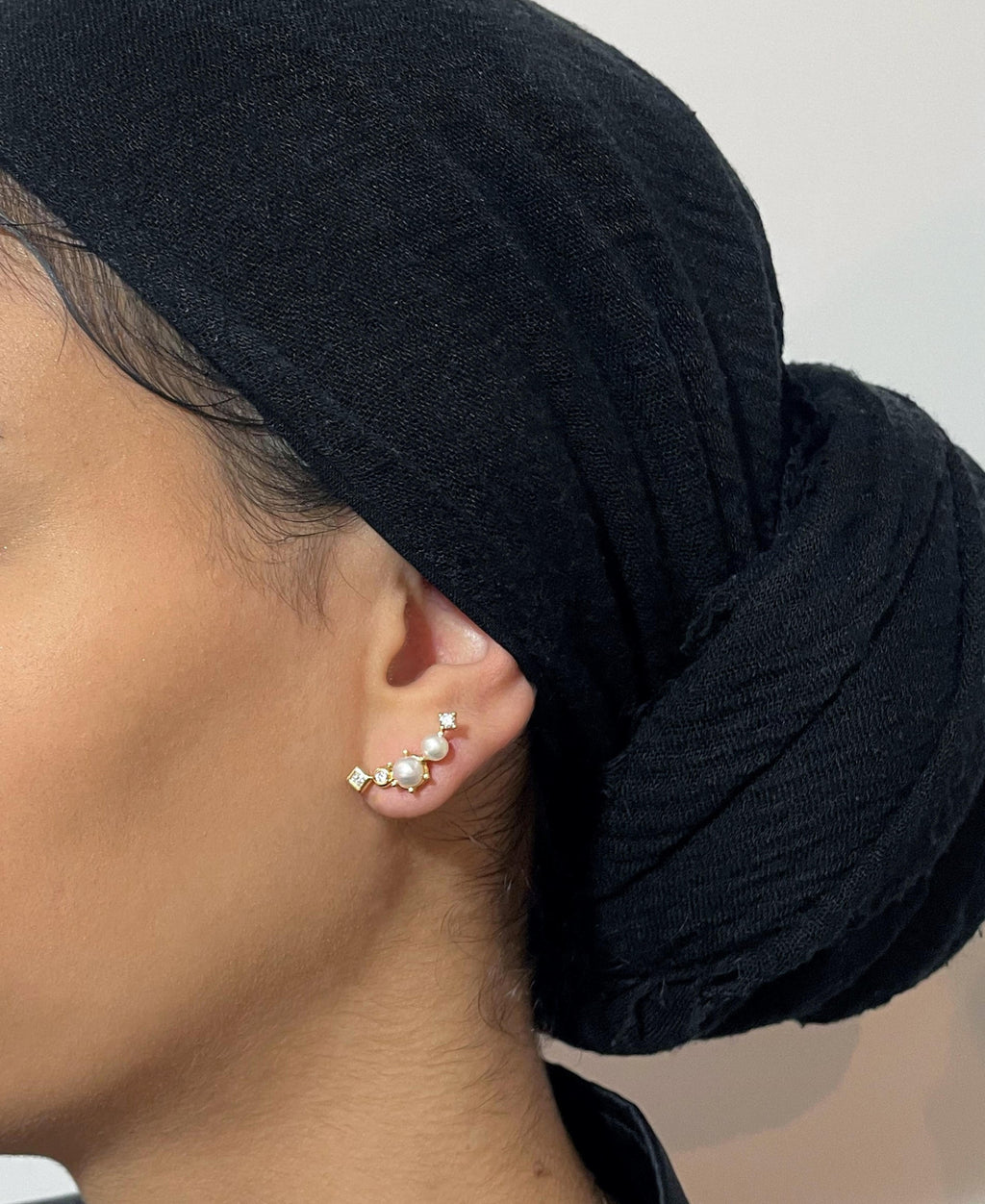 Wave Gold Plated Earring w. Pearls & Zirconias