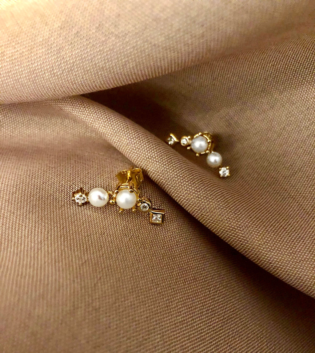 Wave Gold Plated Earring w. Pearls & Zirconias