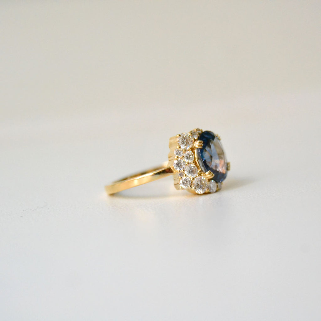 Nil Pokura 18K Gold Ring w. Spinel & Diamonds