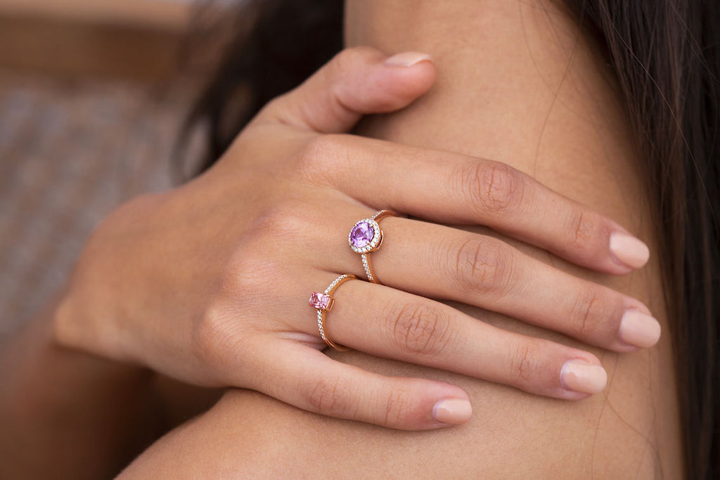 Rosa Malava Goldring aus 18K I Diamanten und Saphir