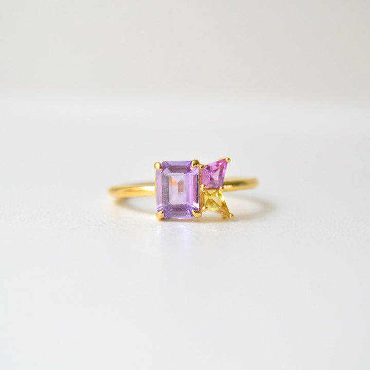 Varnaya Sihina 18K Gold Ring w. Sapphires