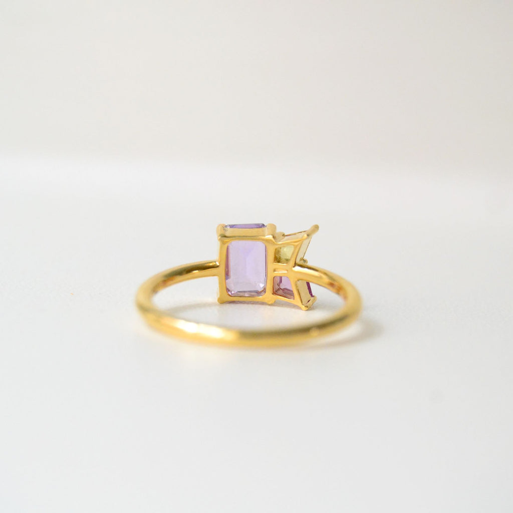 Varnaya Sihina 18K Gold Ring w. Sapphires