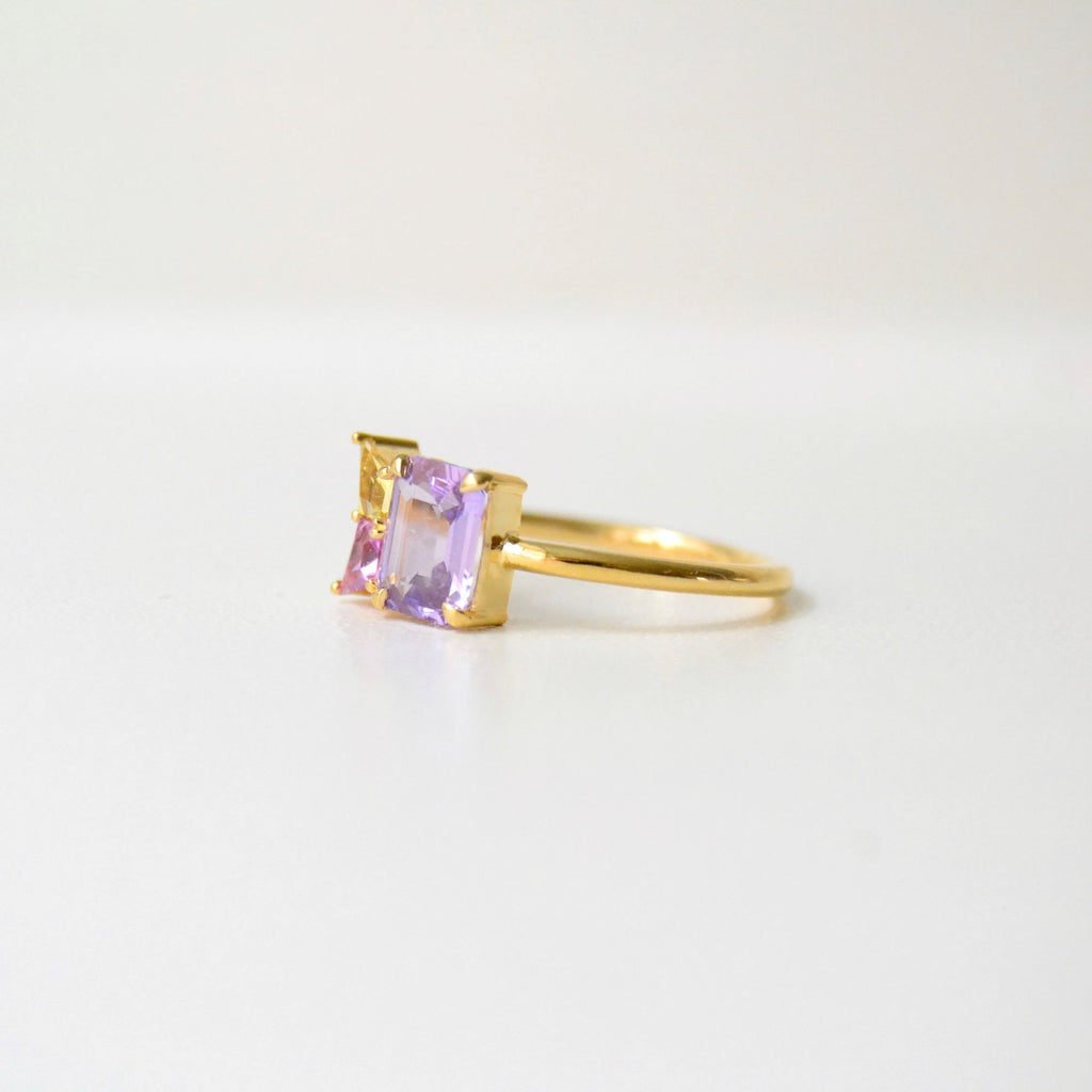 Varnaya Sihina 18K Gold Ring w. Sapphires