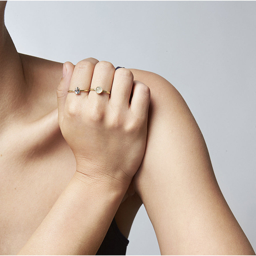 Blue 18K Gold Ring w. Sapphire