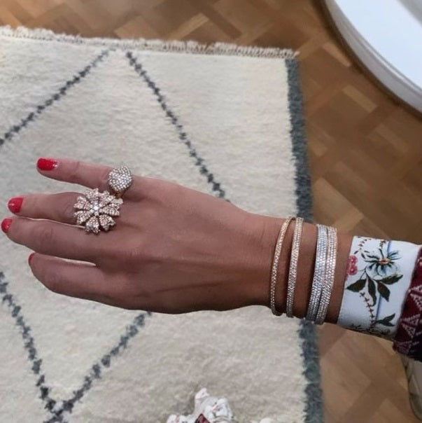 One Row Parallel 18K Gold, Rosegold or Whitegold Bangle w. Diamonds