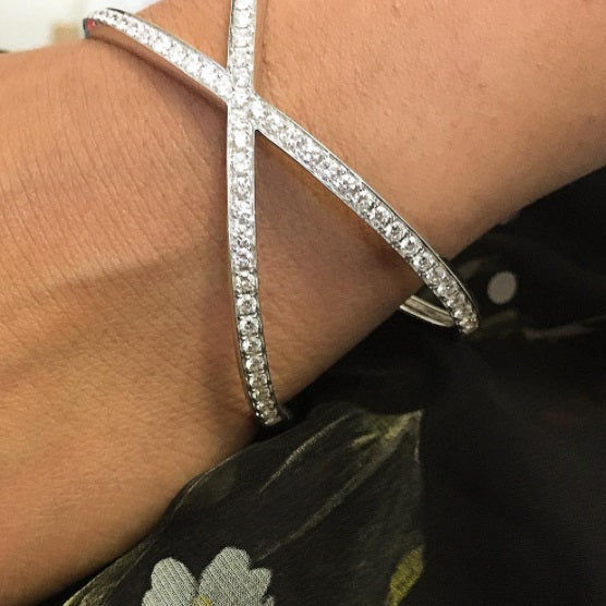 Symmetry 18K Gold, Rosegold or Whitegold Bangle w. Diamonds