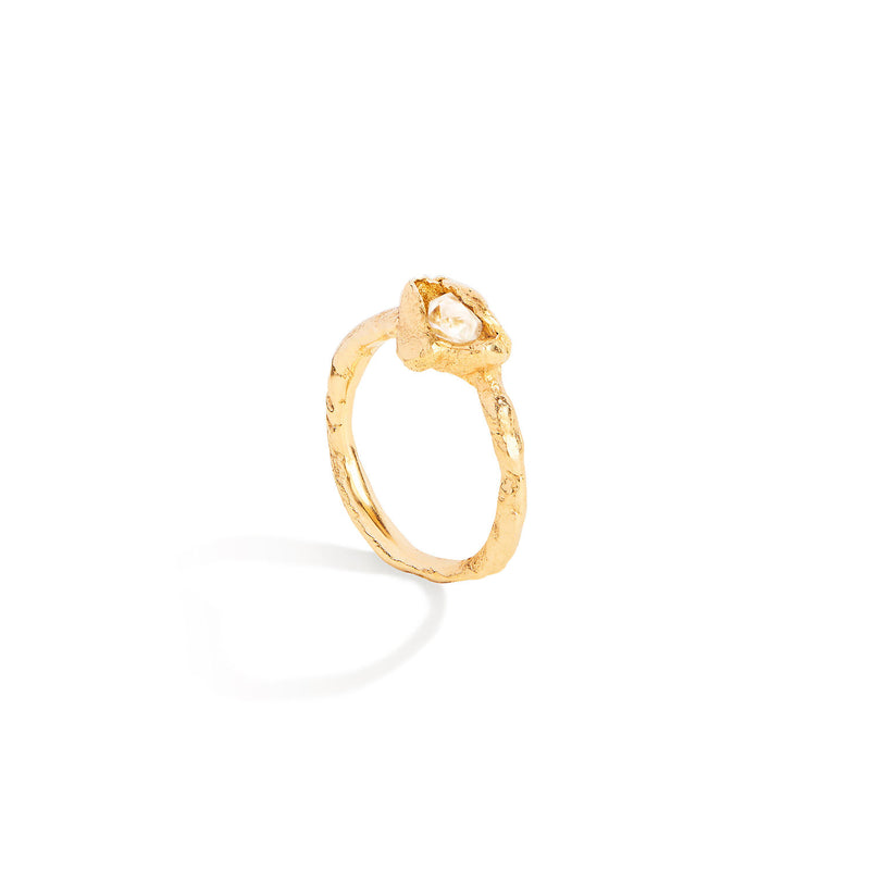 9K Gold Ring w. Ocean Diamond