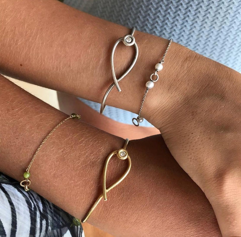 Kharisma 18K Gold Bangle w. Diamond