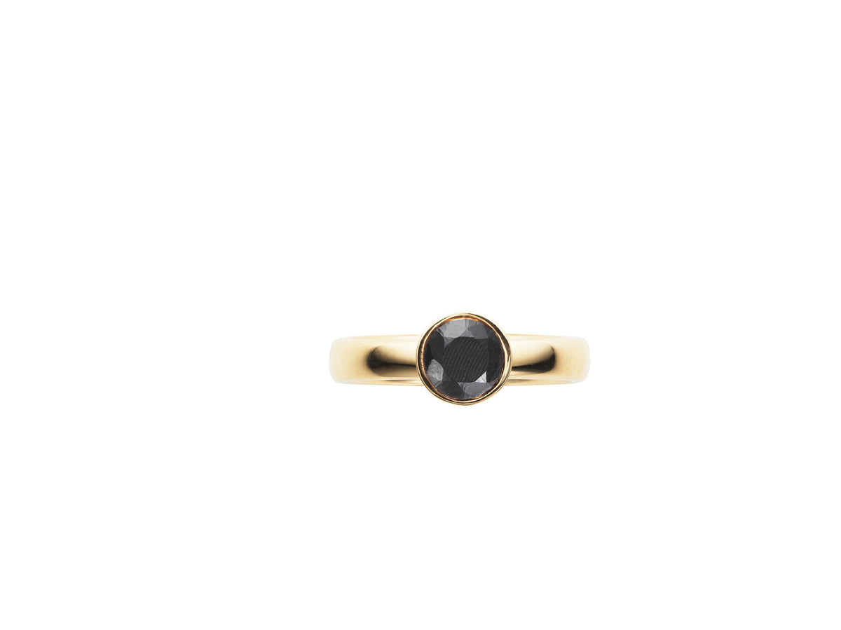 For a day 18K Gold Ring w. Diamond