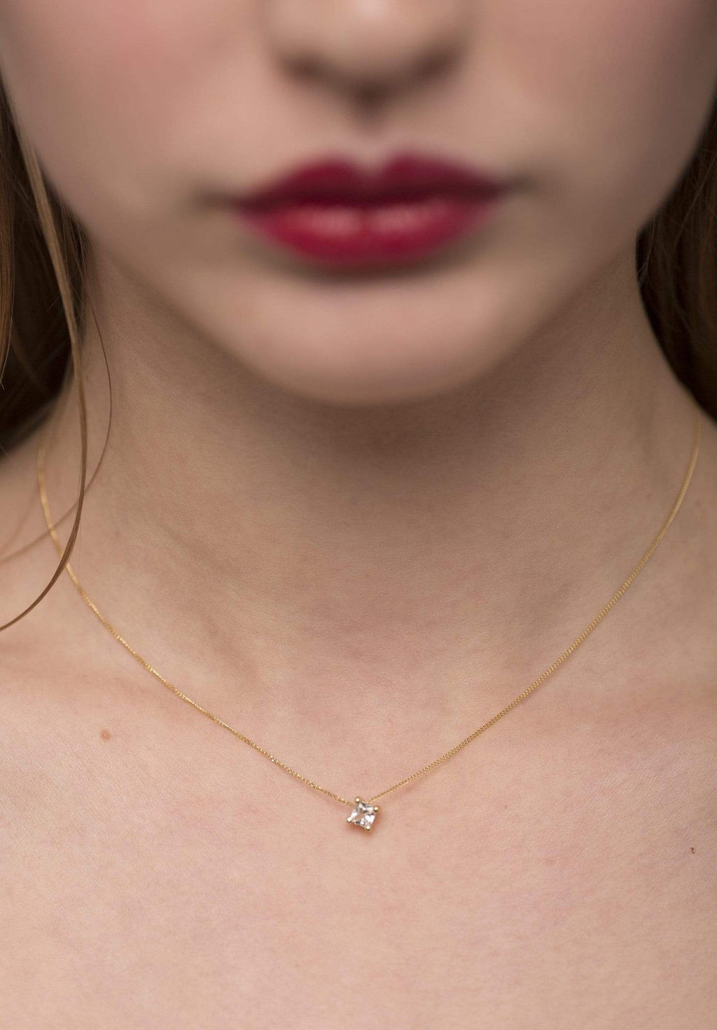 Eline 18K Gold Necklace w. White Sapphire