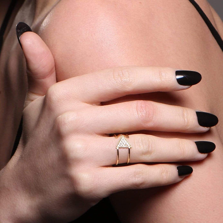 Mara 18K Gold Ring w. Diamonds