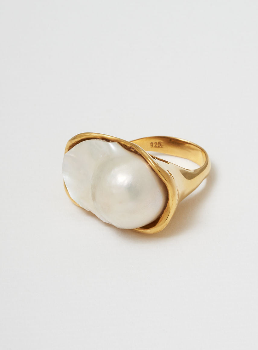 Giant pearl 14K Gold Plated Ring w. Pearl