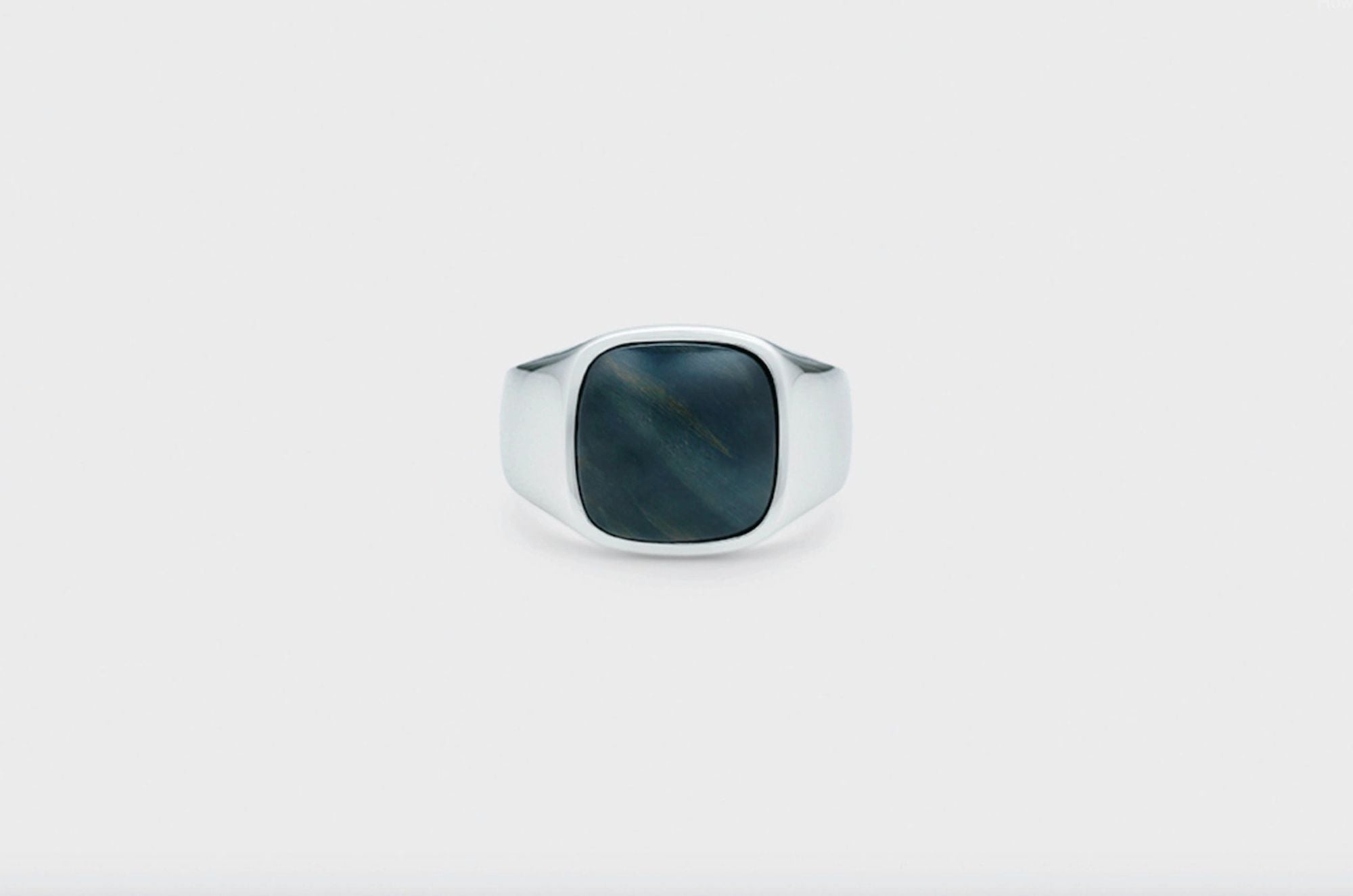 IX Cushion Signet Silver Ring w. Hawks Eye Ring