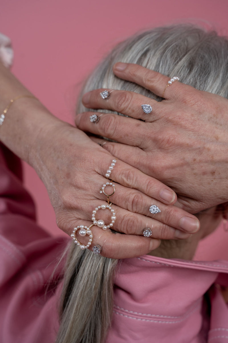 Half Pearl Aphrodite 18K Gold Ring w. Diamond & Pearls