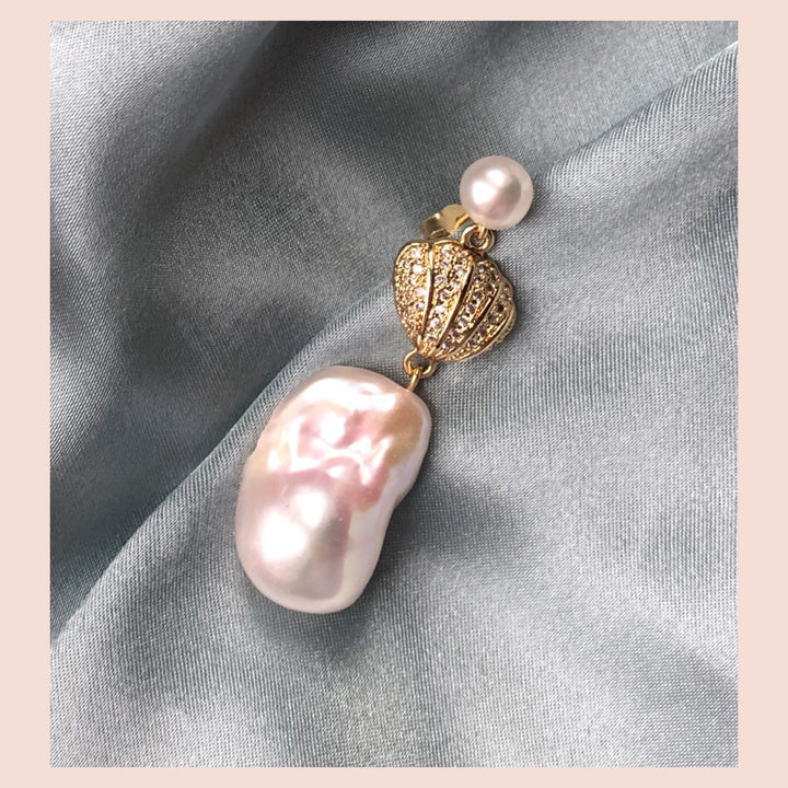 Seashell 18K Forgyldt Ørestik m. Hvide Perler