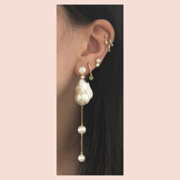 White Beach 18K Gold Plated Stud w. White Pearls