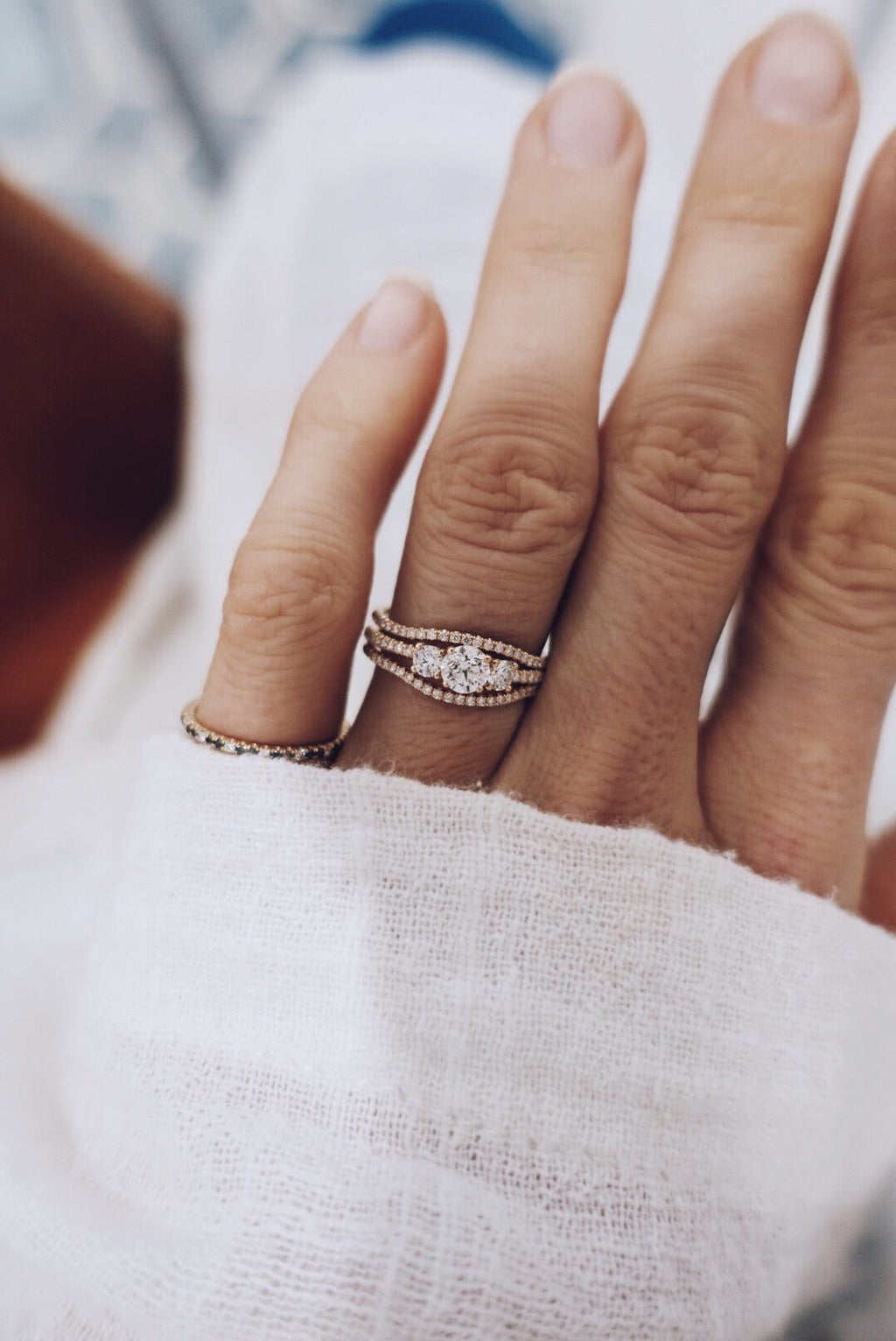 Jade Petite Wave Halv 18K Guld, Hvidguld eller Rosaguld Ring m. Diamanter