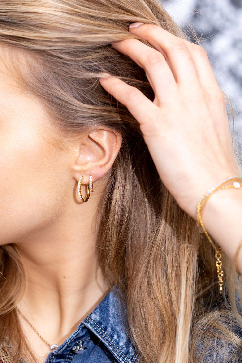 Ellera grande Gold Plated Hoops w. White Zirconias