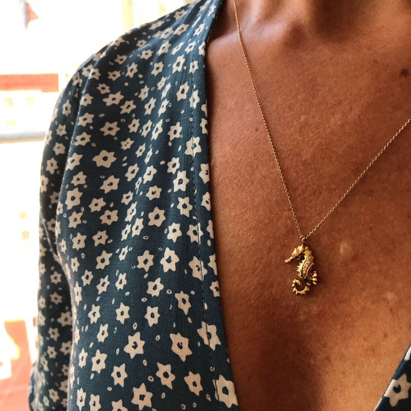 Sea Horse Pendant Gold, White