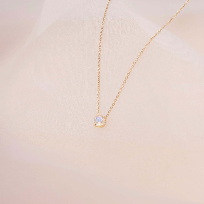 10K Gold Necklace w. Moonstone