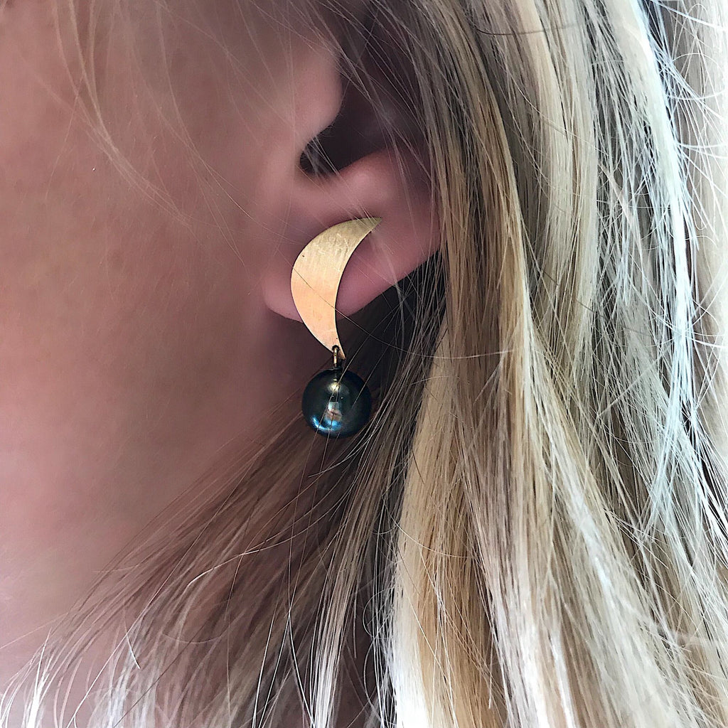 Luna 18K Gold Earrings w. Grey Pearls