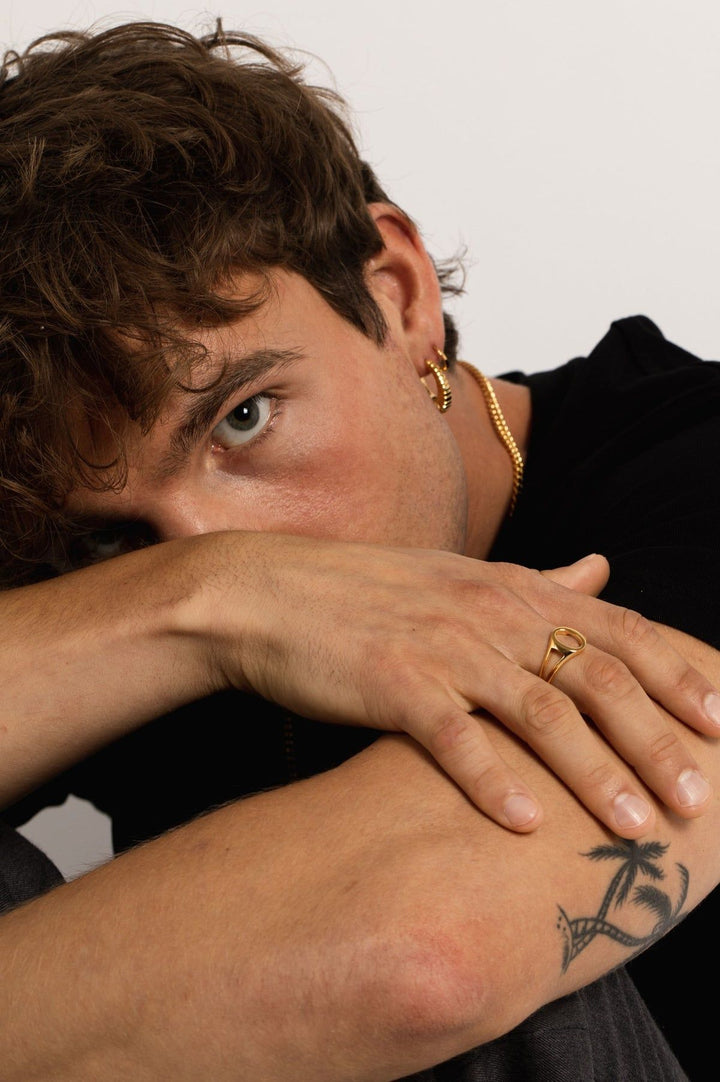 IX Mini Schlichter ovaler Siegelring aus 22K Gold