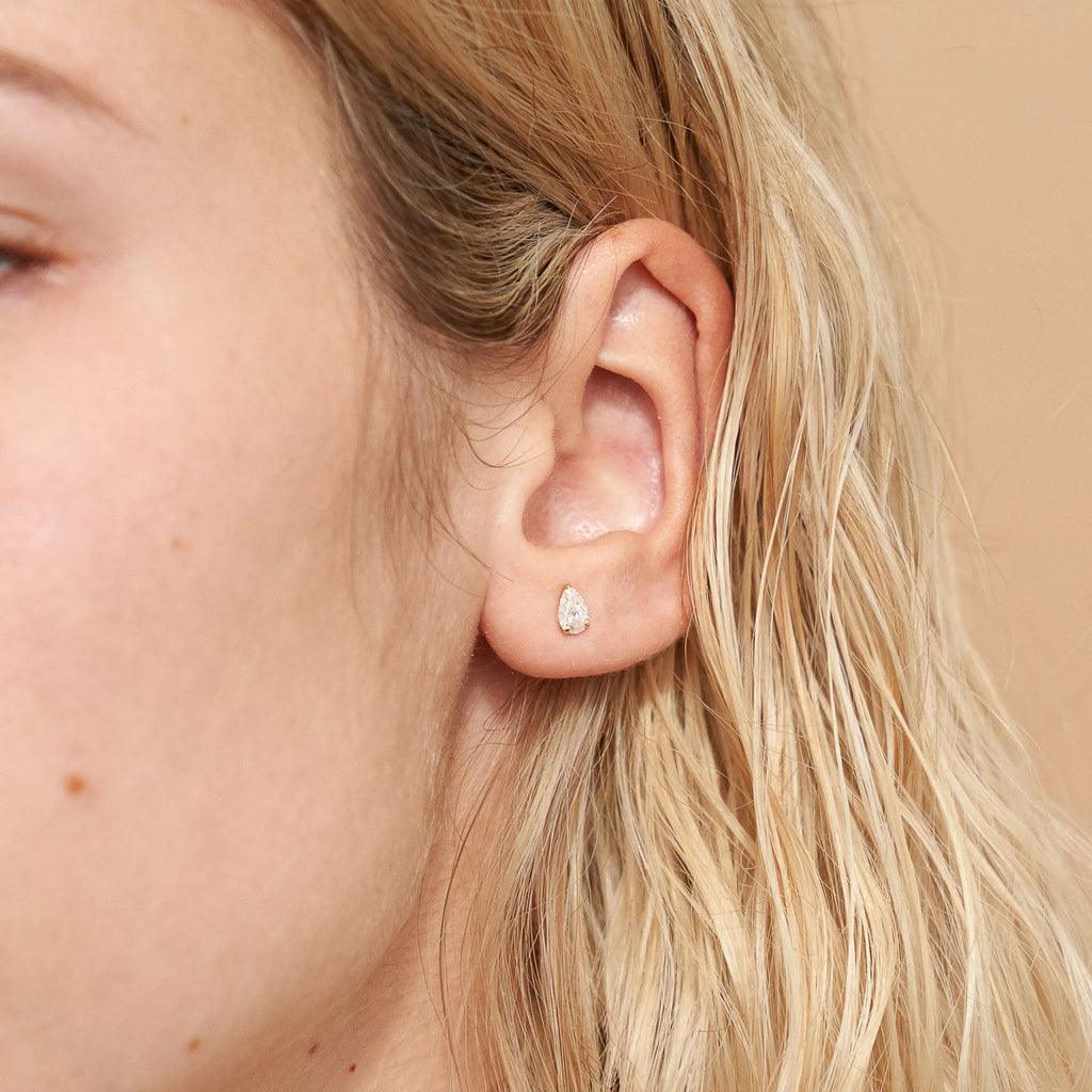 Ohrstecker aus 14K Weißgold I Birnenförmiger Solitär I Labor-Diamant