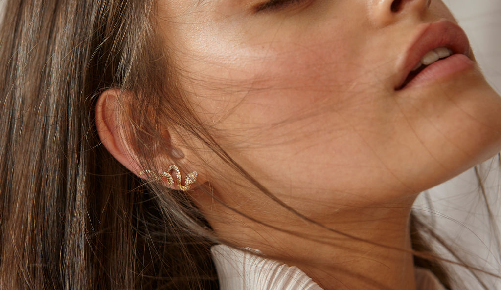 Snakes Crawler Pavé 18K Gold Earring w. Diamonds