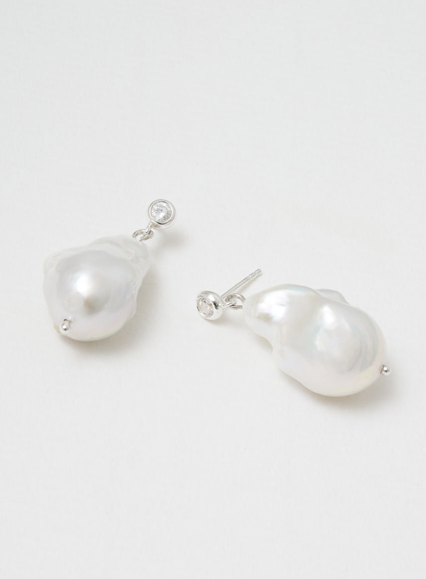 Giant pearl Silver Earrings w. Zirconia & Pearl